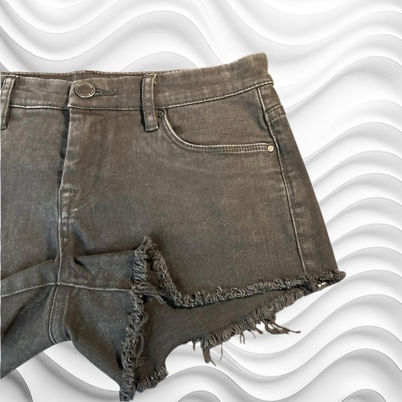Blank NYC ‘Little Queenie’ Raw Hem Cutoff Denim Shorts in “Washed Black” Size 25 - Picture 13 of 16